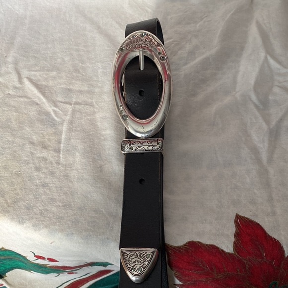 CHICO’S BLACK BELT SIZE L SIZE IS ABOUT 45” THE BELT BUCKLE IS VERY DECORATED - Picture 4 of 6
